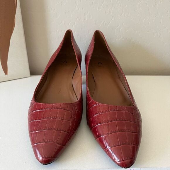 Aquatalia Pasha Croc Embossed Pointed Toe Pump Red Size 12 - Picture 4 of 9